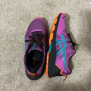 ASICS tennis shoes size 9